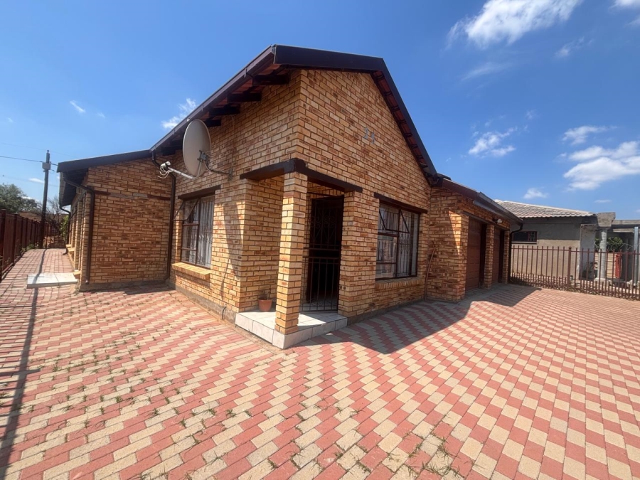 To Let 3 Bedroom Property for Rent in Mandela View Free State